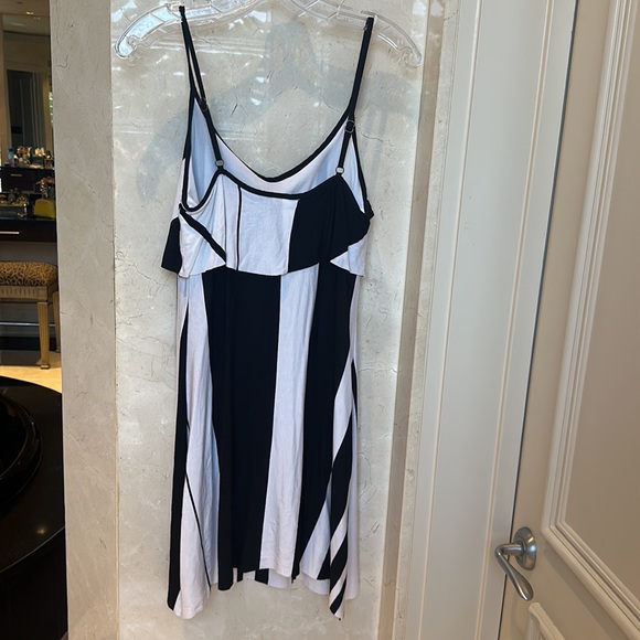 NWOT BECCA Black and White Fitted Dress with Built in Bra - Picture 4 of 4